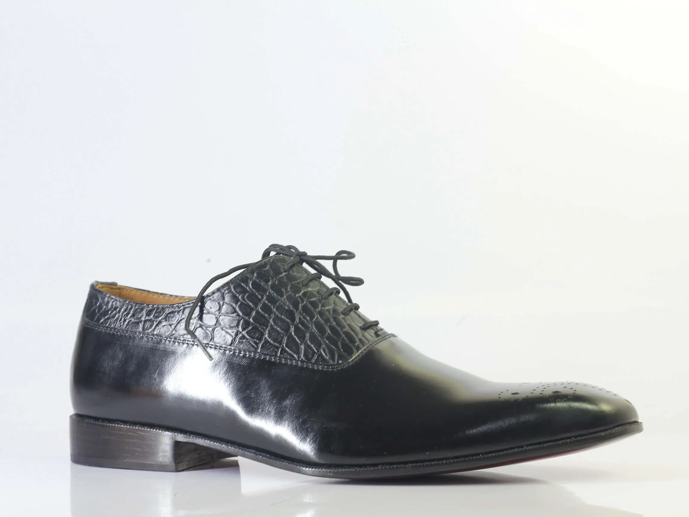 Bespoke Black Brogue Toe Lace Up Shoe for Men