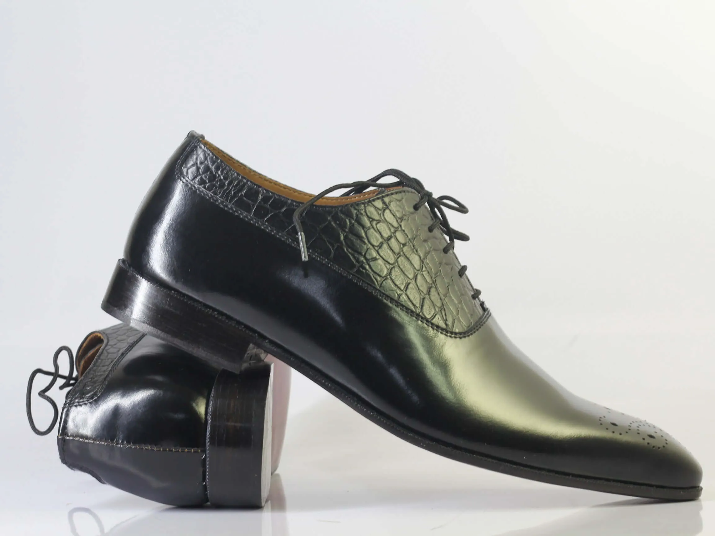 Bespoke Black Brogue Toe Lace Up Shoe for Men